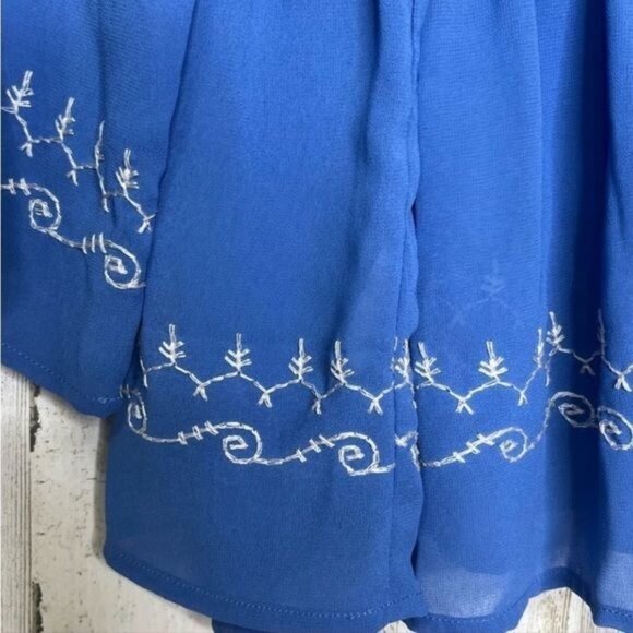 Zinga Girls Bohemian Floral Embroidered Top Blue White Size Large - Picture 3 of 8